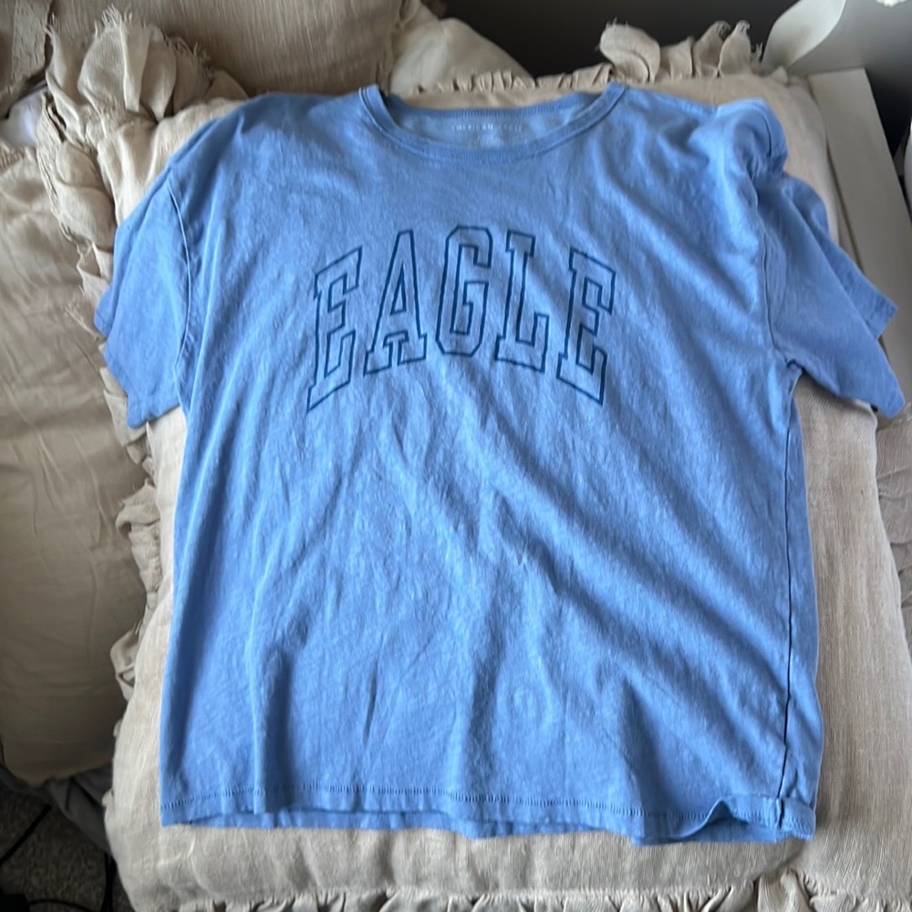 american eagle t-shirt (size small)
